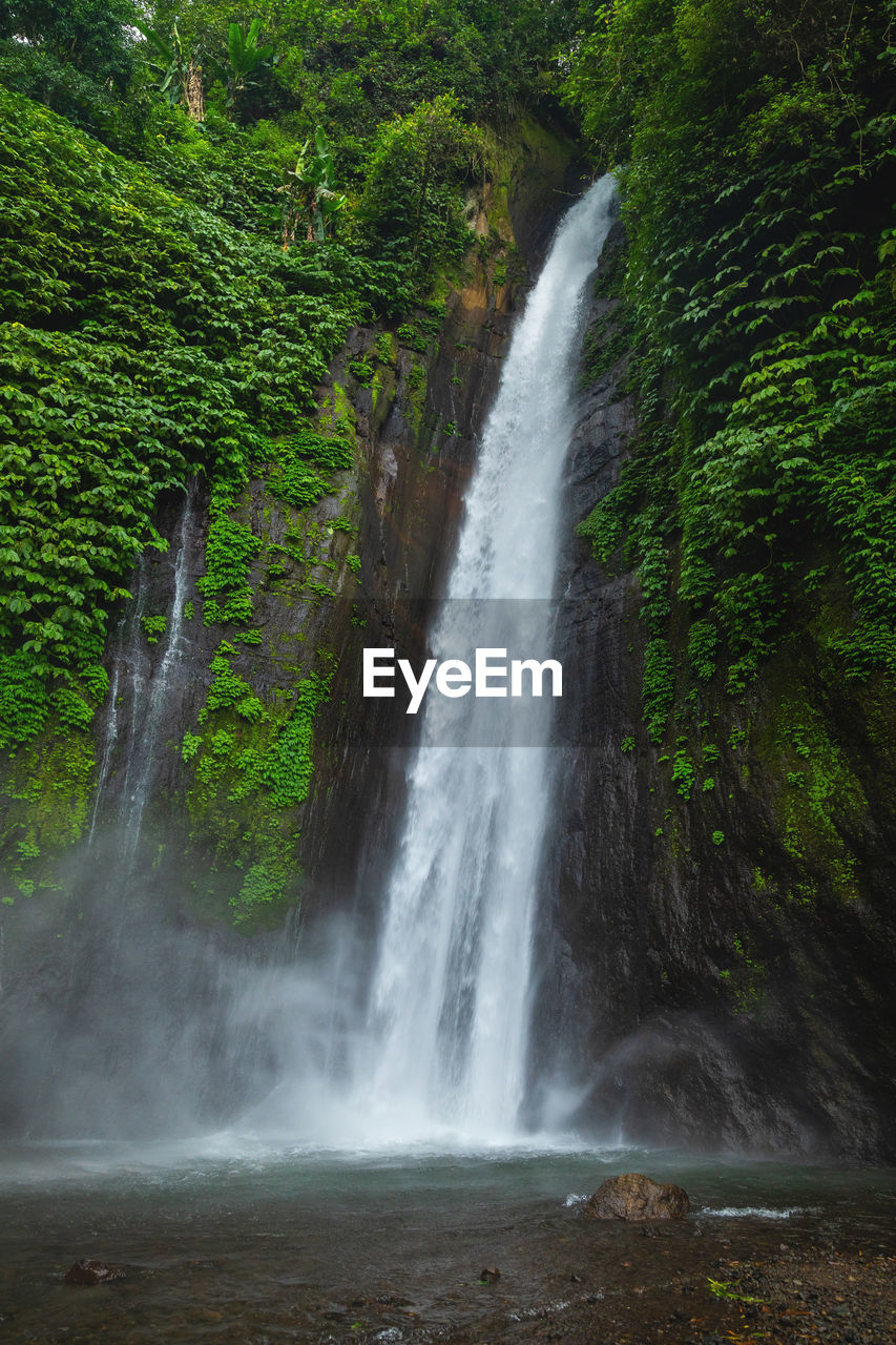 Air terjun munduk waterfall. bali island, indonesia.