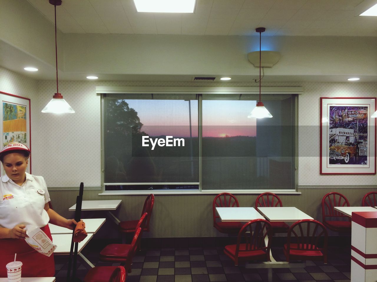 INTERIOR OF EMPTY ROOM