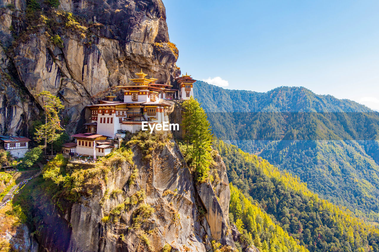 SCENIC VIEW OF MOUNTAIN AGAINST SKY