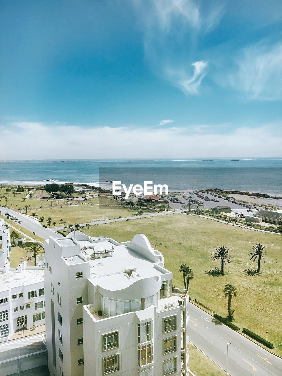 HIGH ANGLE VIEW OF SEA SHORE AGAINST SKY