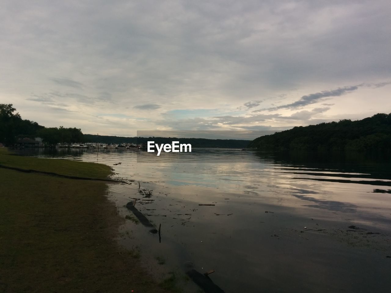 VIEW OF SEA AGAINST CLOUDY SKY