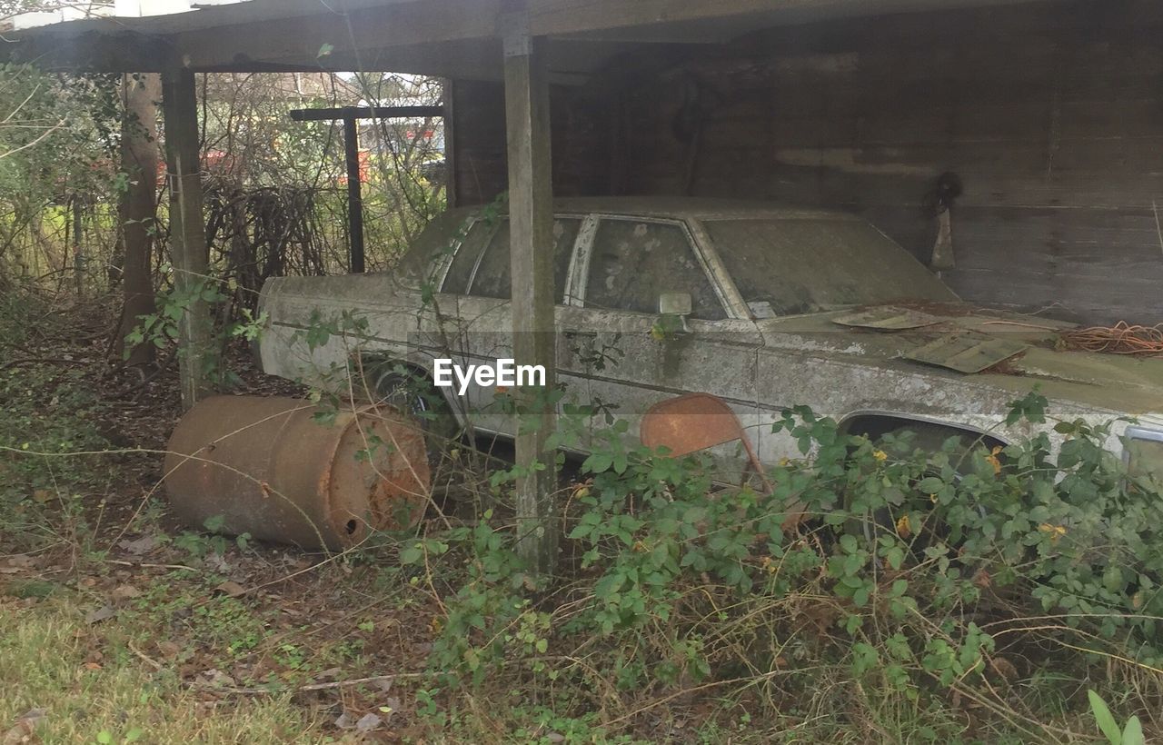 CLOSE-UP OF ABANDONED TRUCK