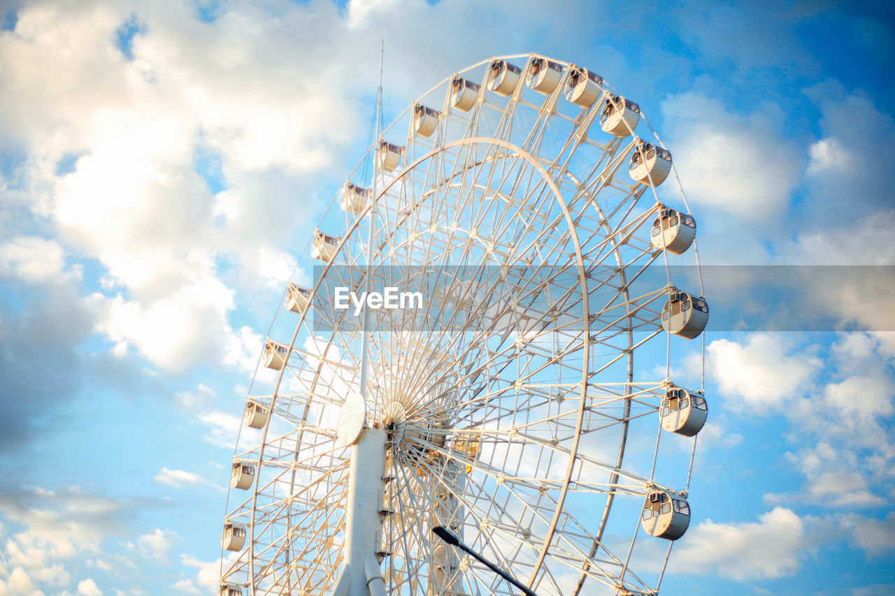 LOW ANGLE VIEW OF CHAIN SWING RIDE AGAINST SKY