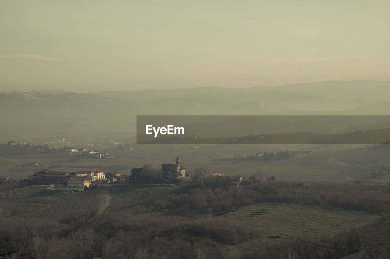 HIGH ANGLE VIEW OF LANDSCAPE AND BUILDINGS AGAINST SKY