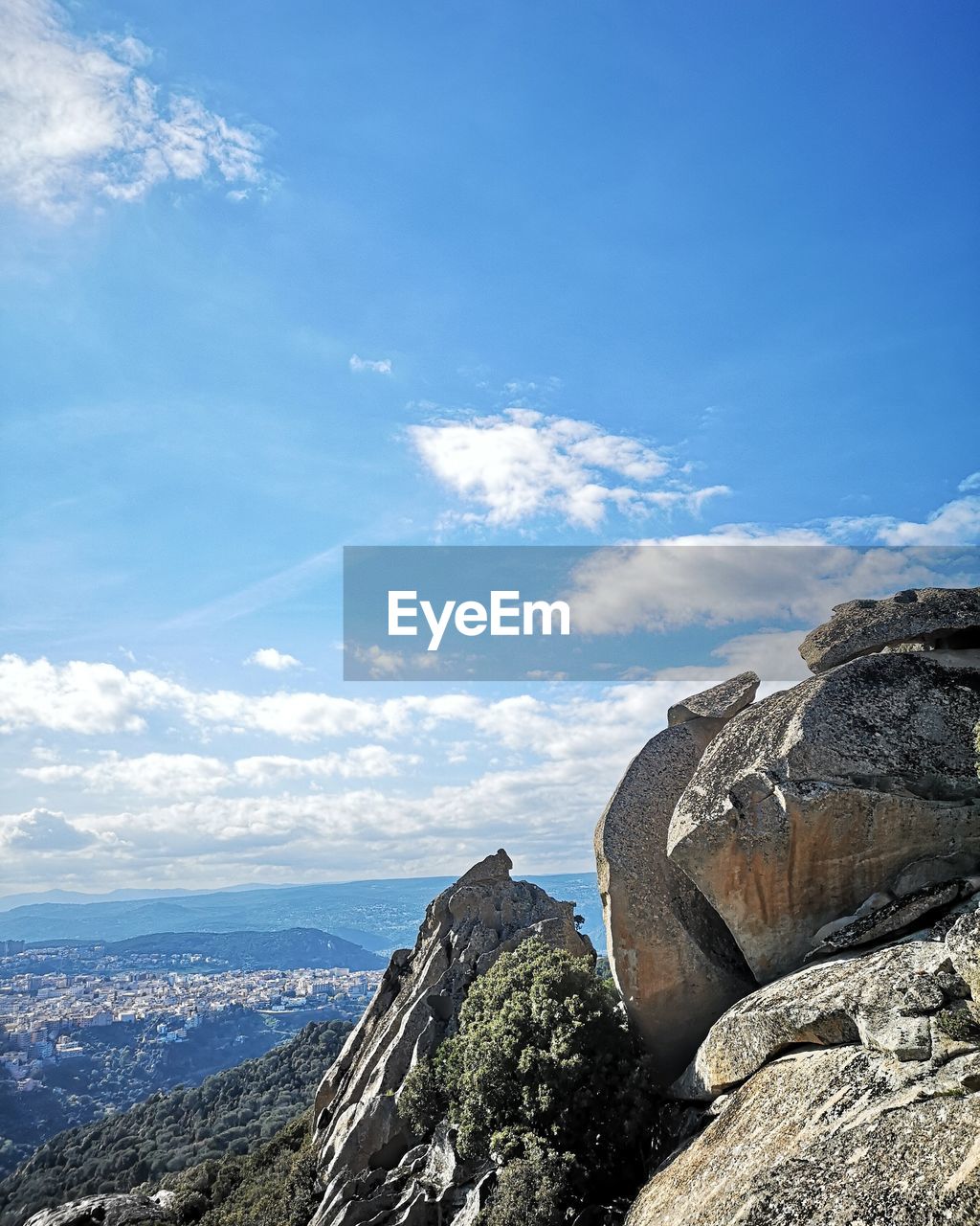 PANORAMIC VIEW OF LANDSCAPE AGAINST SKY