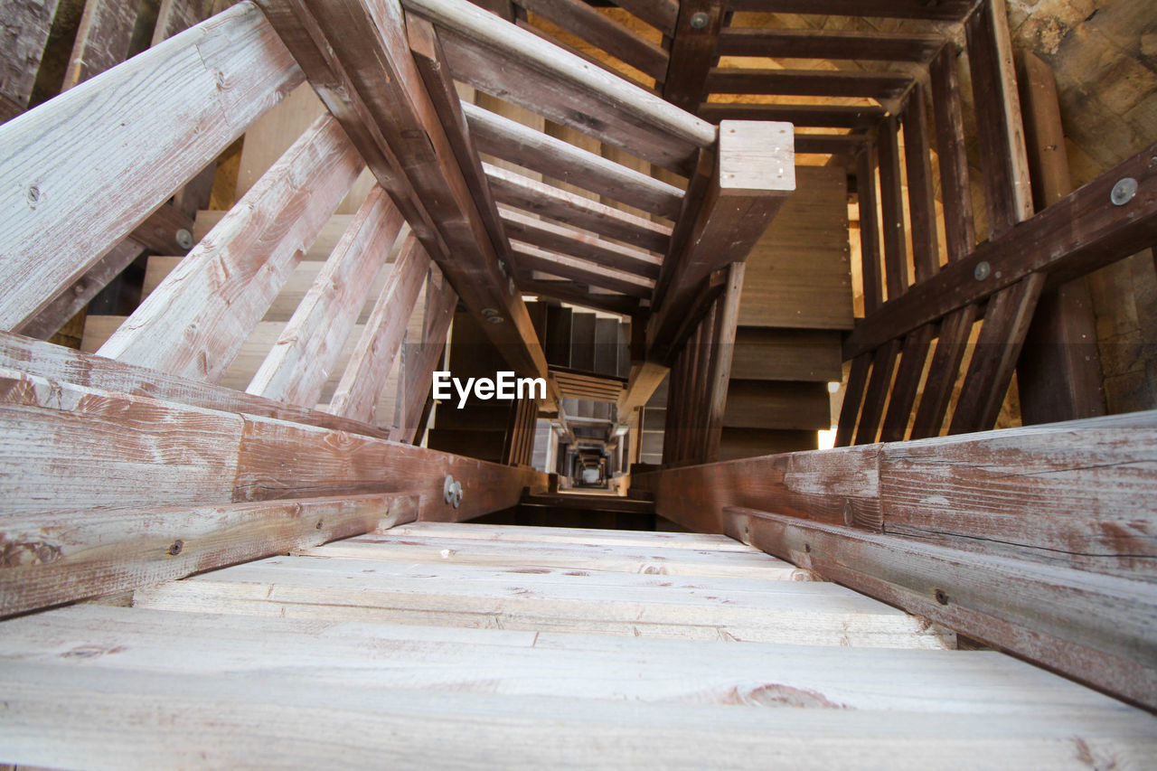 EMPTY STAIRCASE IN BUILDING