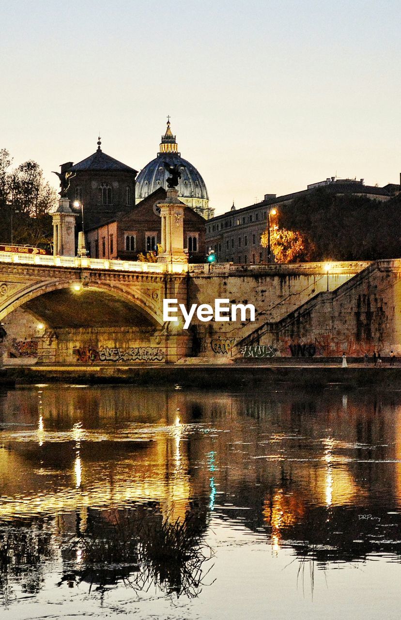 VIEW OF BRIDGE OVER RIVER IN CITY