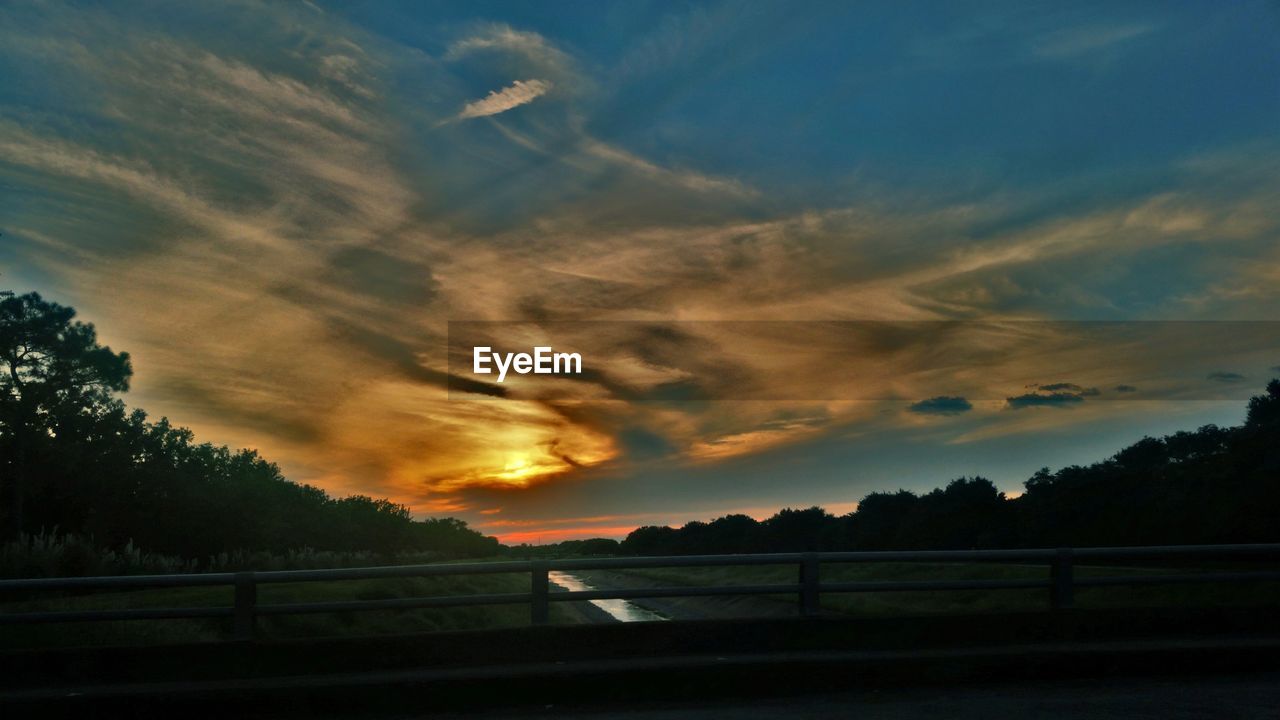 SCENIC VIEW OF DRAMATIC SKY OVER LANDSCAPE