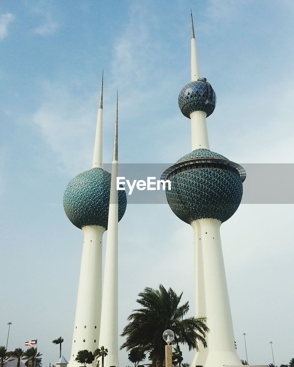 LOW ANGLE VIEW OF FERNSEHTURM TOWER