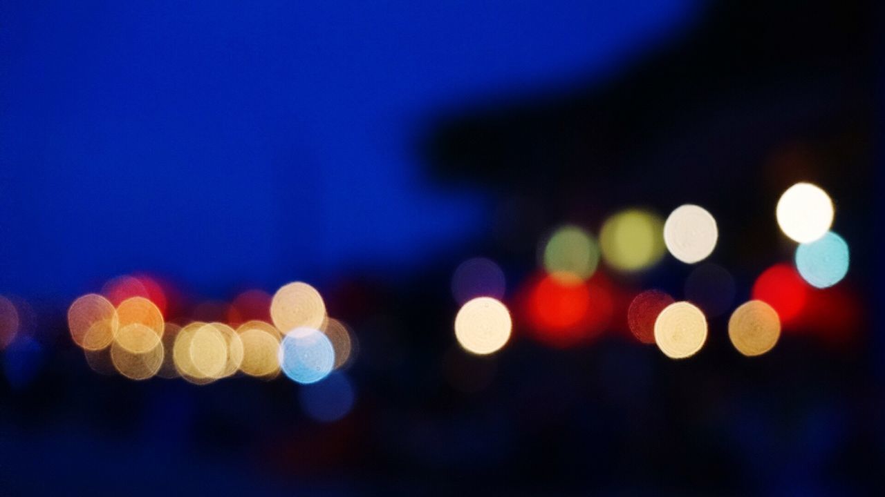 DEFOCUSED ILLUMINATED LIGHTS AT NIGHT