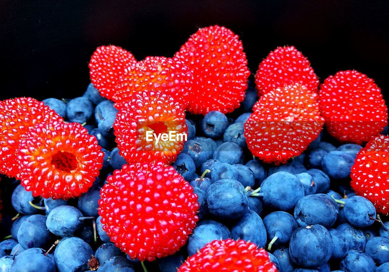 CLOSE-UP OF STRAWBERRY