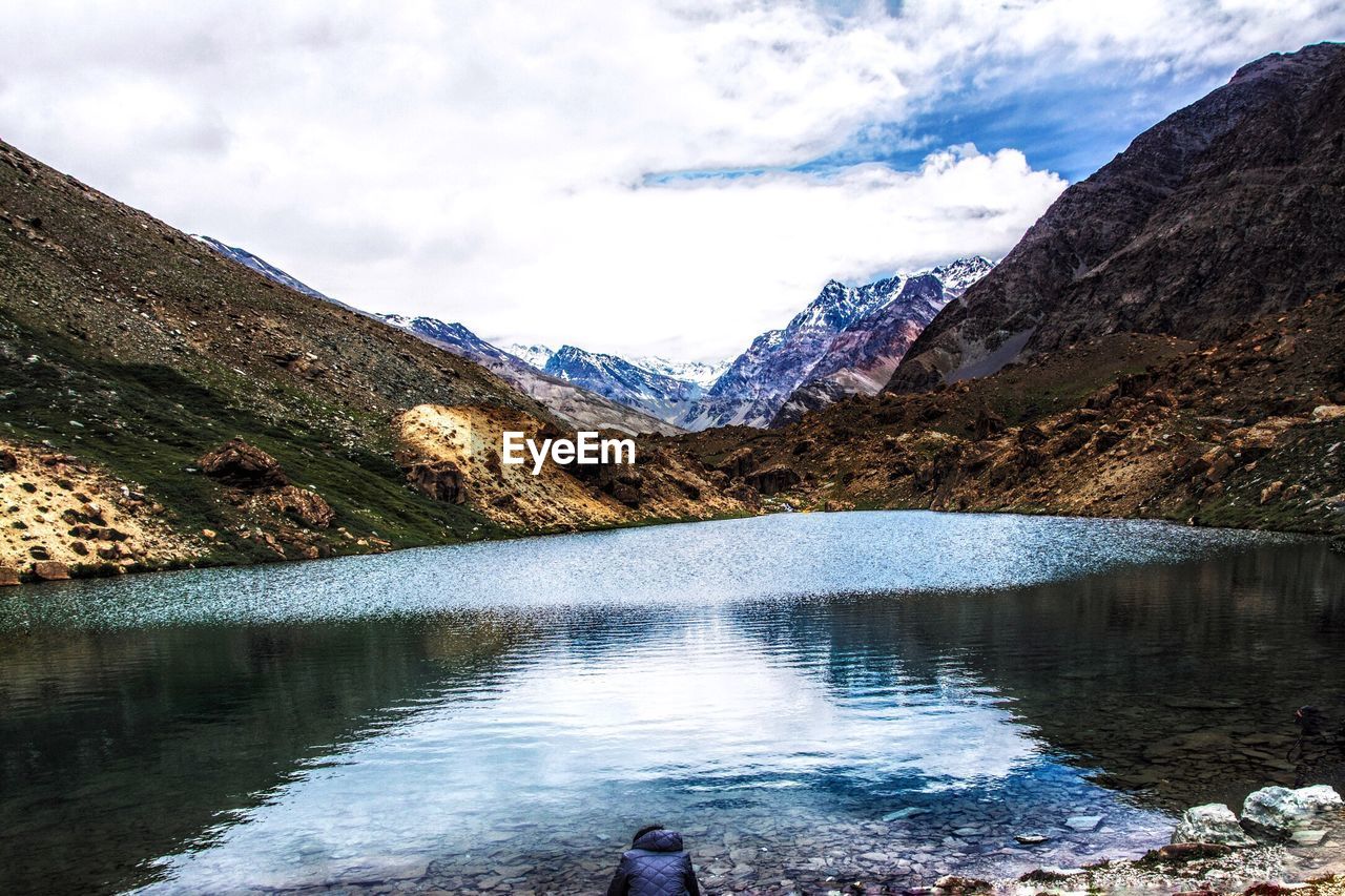 SCENIC VIEW OF LAKE BY MOUNTAIN AGAINST SKY