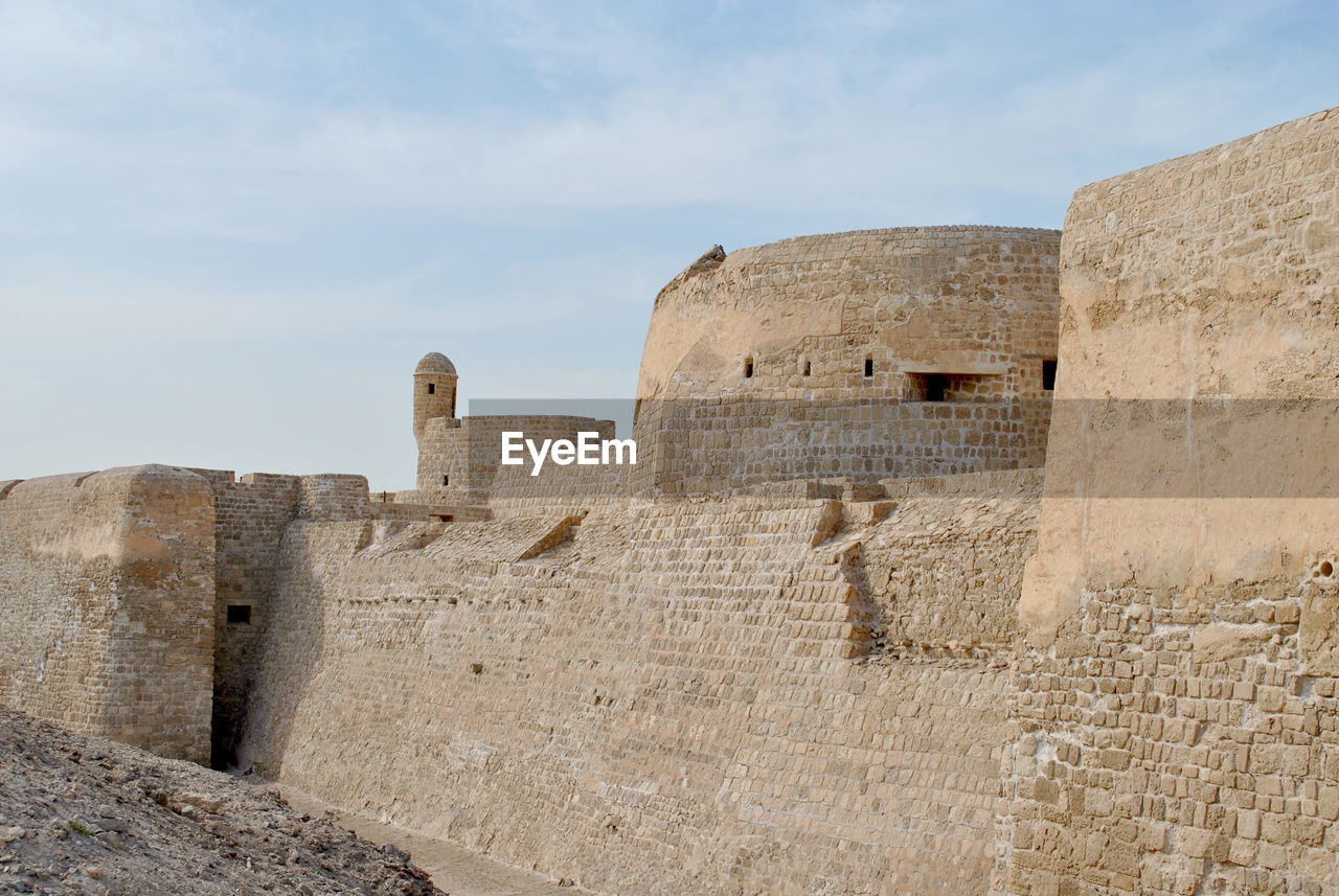 LOW ANGLE VIEW OF OLD RUINS