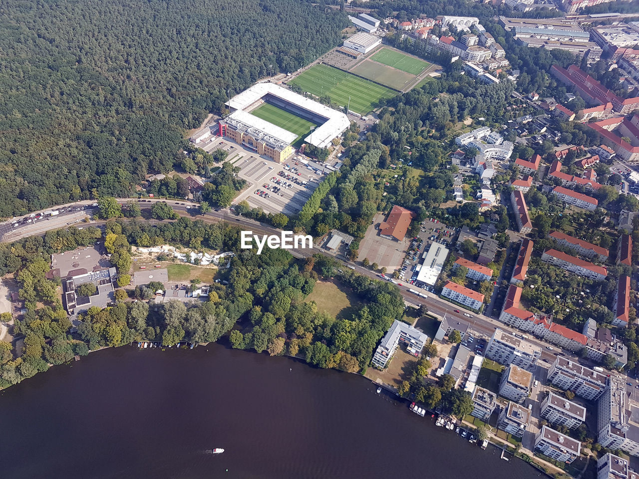 HIGH ANGLE VIEW OF RIVER AMIDST BUILDINGS