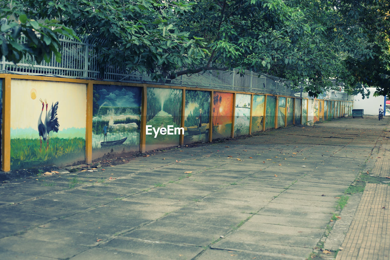 FOOTPATH BY BUILDING