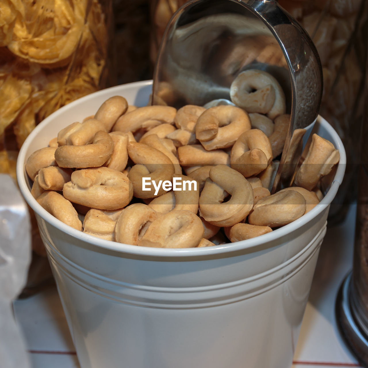 CLOSE-UP OF PASTA IN BOWL