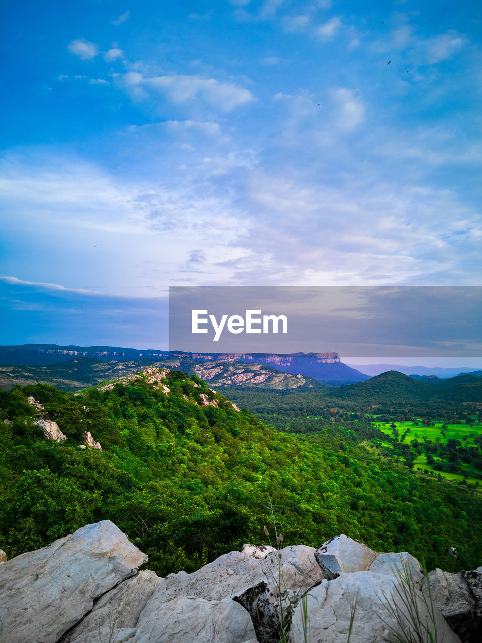 SCENIC VIEW OF MOUNTAIN AGAINST SKY