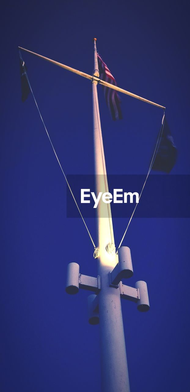 LOW ANGLE VIEW OF WIND TURBINES AGAINST BLUE SKY