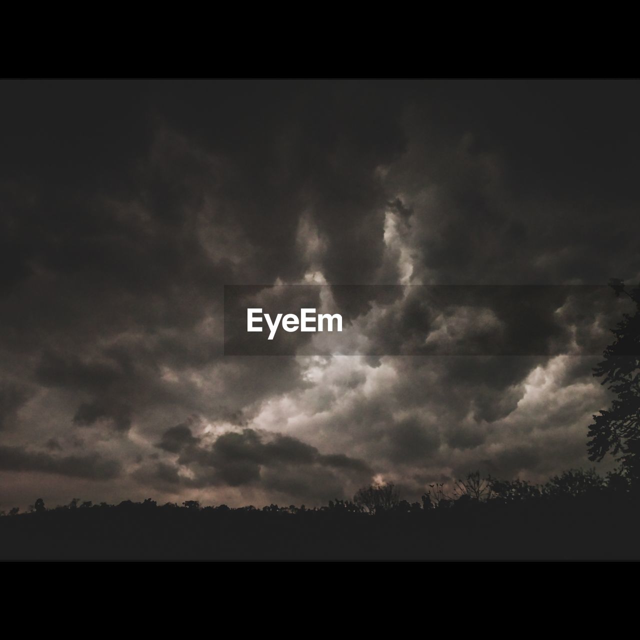SCENIC VIEW OF DRAMATIC SKY OVER SILHOUETTE OF TREES