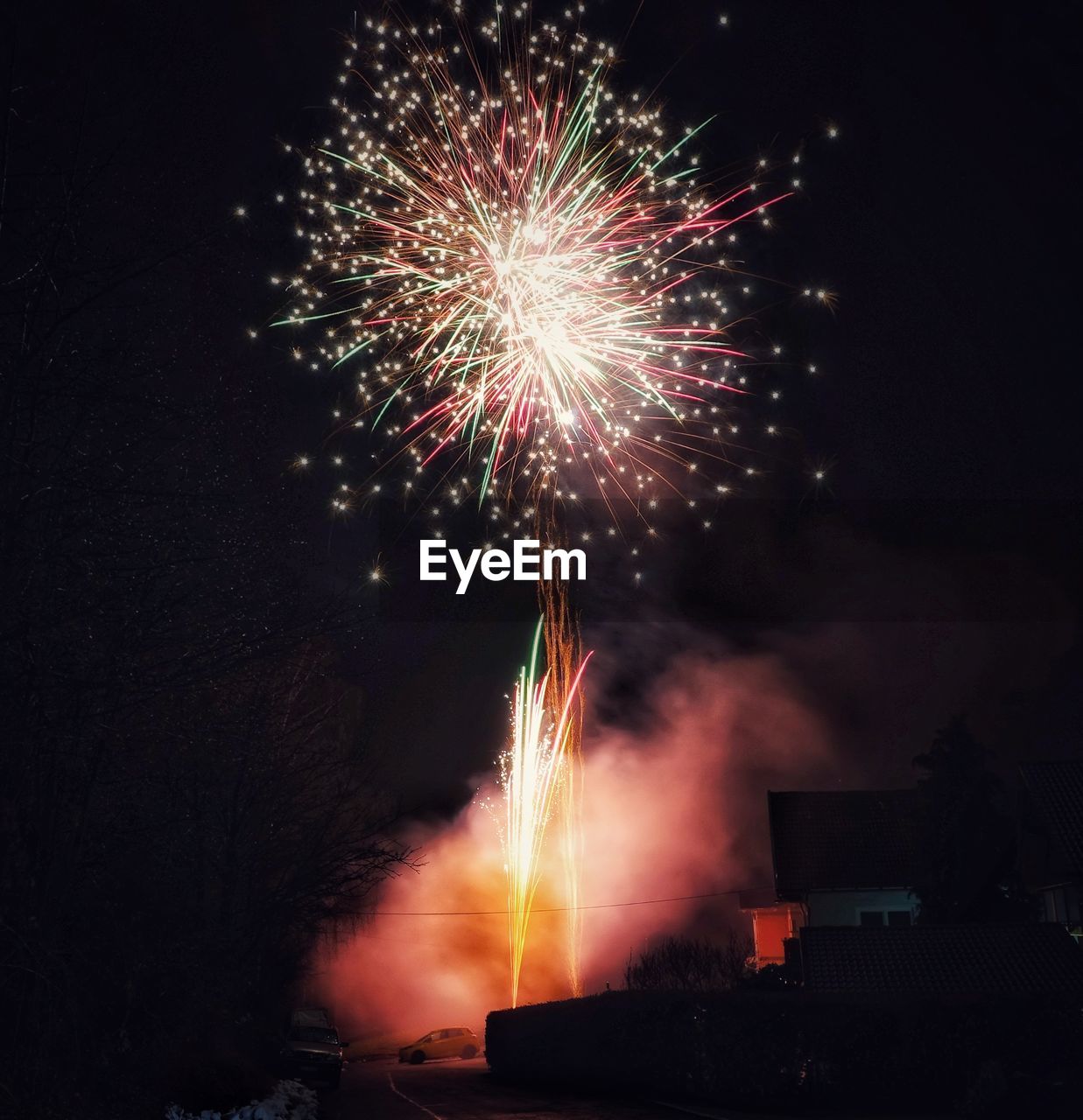 LOW ANGLE VIEW OF FIREWORKS DISPLAY AT NIGHT