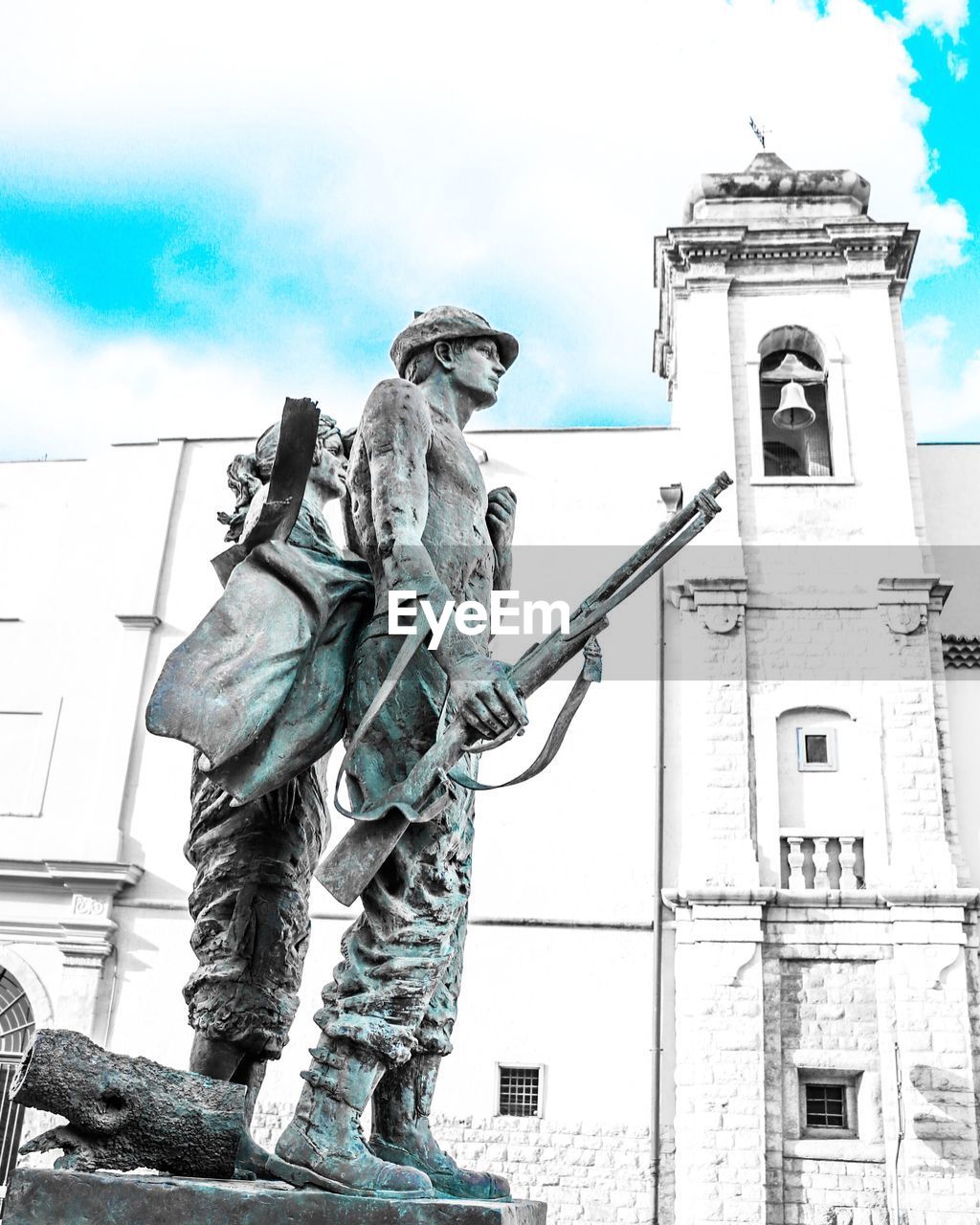 LOW ANGLE VIEW OF STATUE OF BUILDING