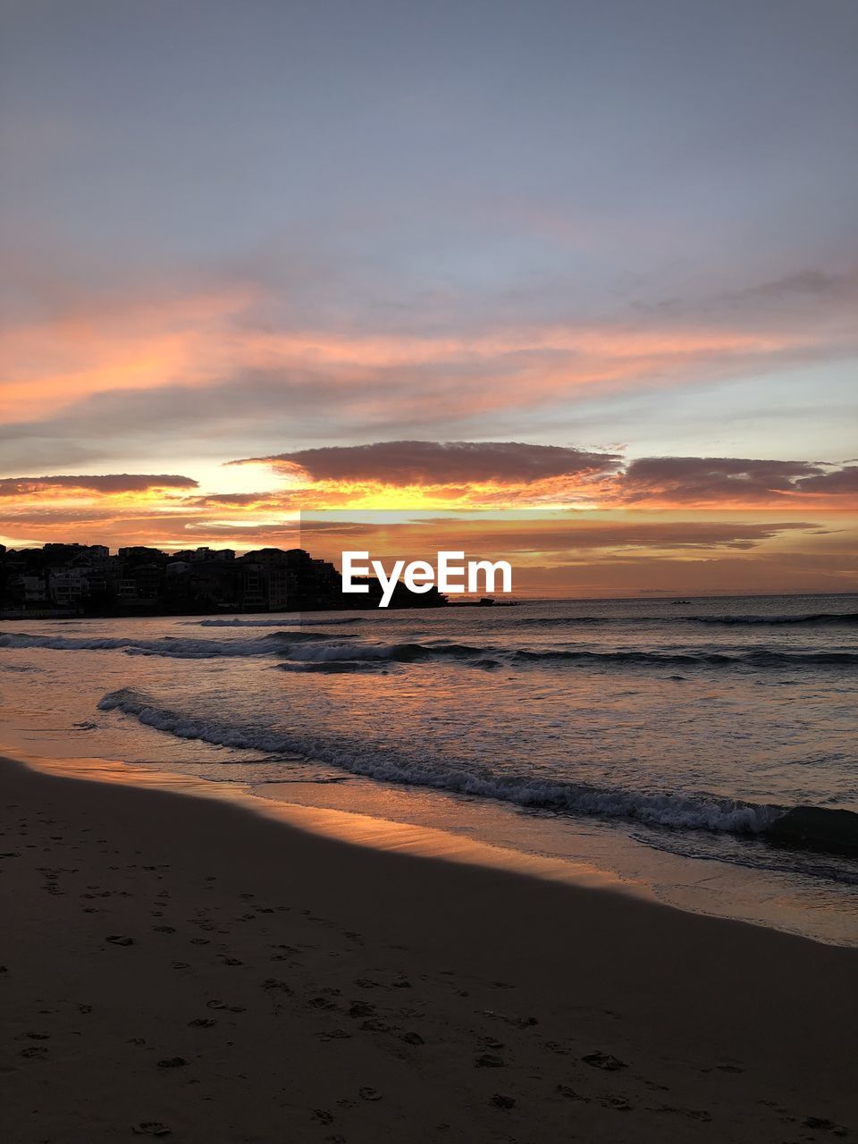 SCENIC VIEW OF SEA AGAINST ORANGE SKY