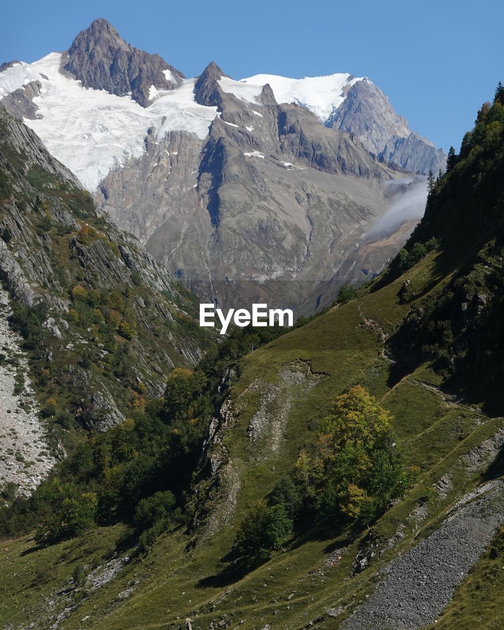 SCENIC VIEW OF SNOWCAPPED LANDSCAPE AGAINST SKY