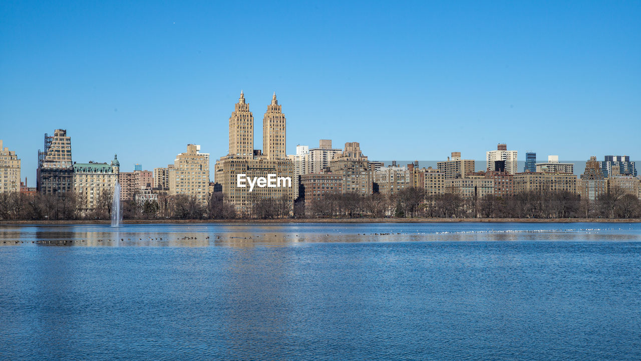Jacqueline kennedy onassis reservoir in central park with city skyline in the background