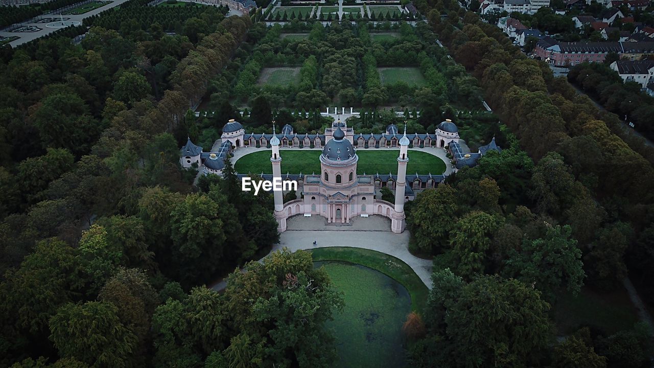 HIGH ANGLE VIEW OF GARDEN