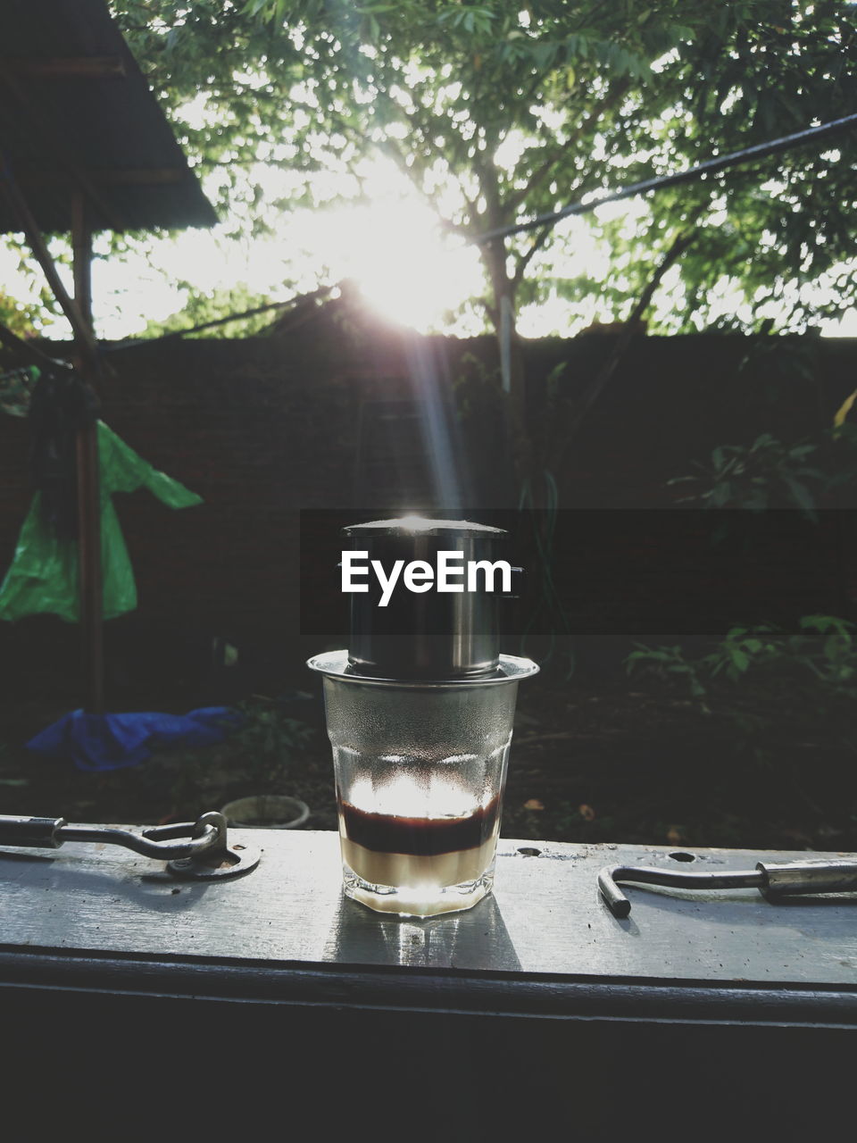 CLOSE-UP OF TEA ON TABLE