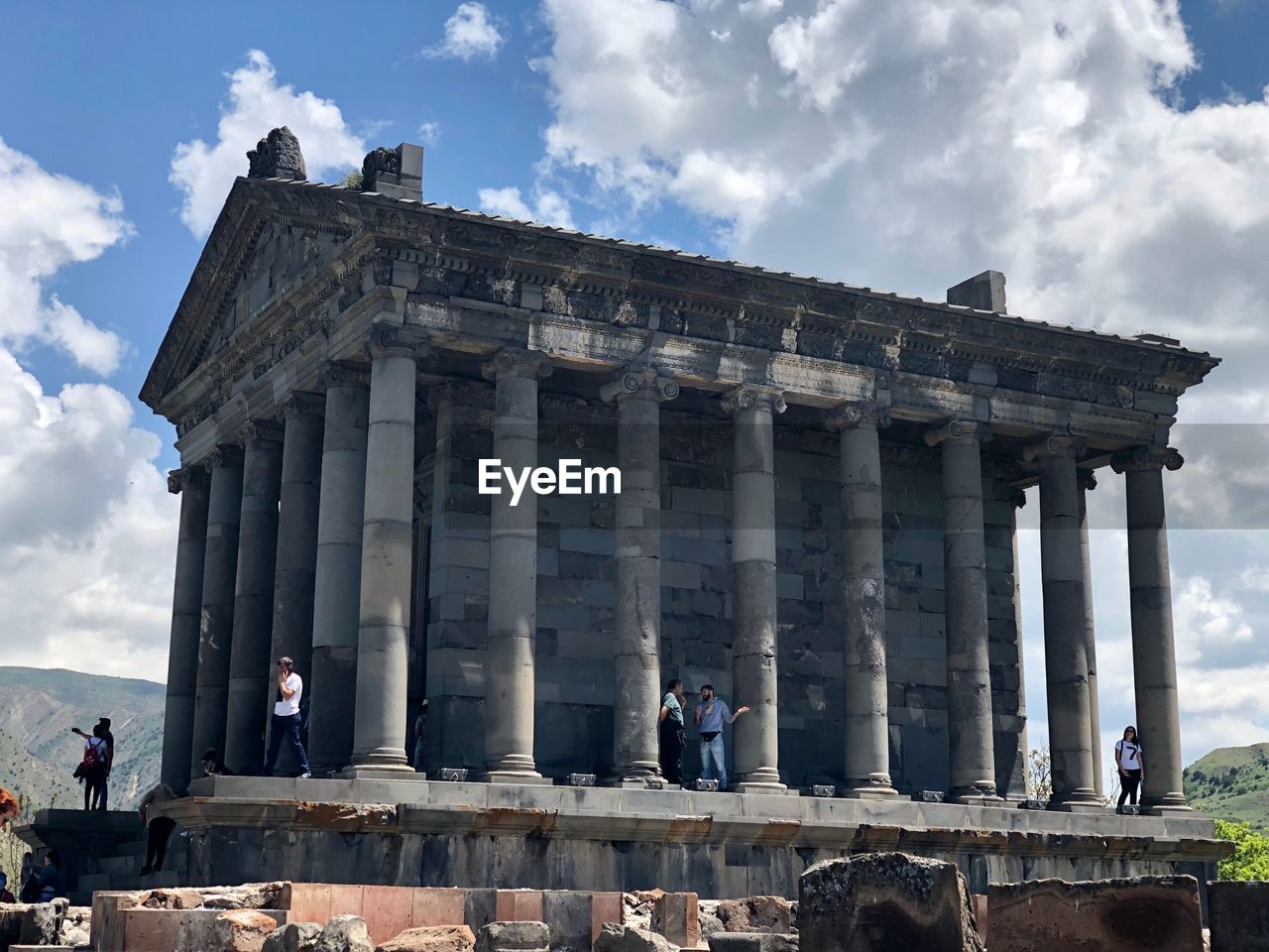 VIEW OF HISTORICAL BUILDING AGAINST SKY