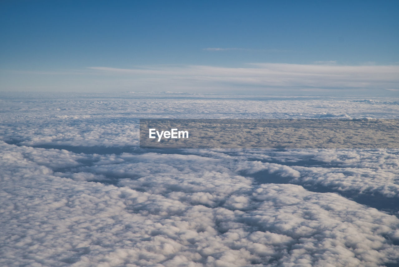 AERIAL VIEW OF CLOUDSCAPE OVER SEA AGAINST SKY