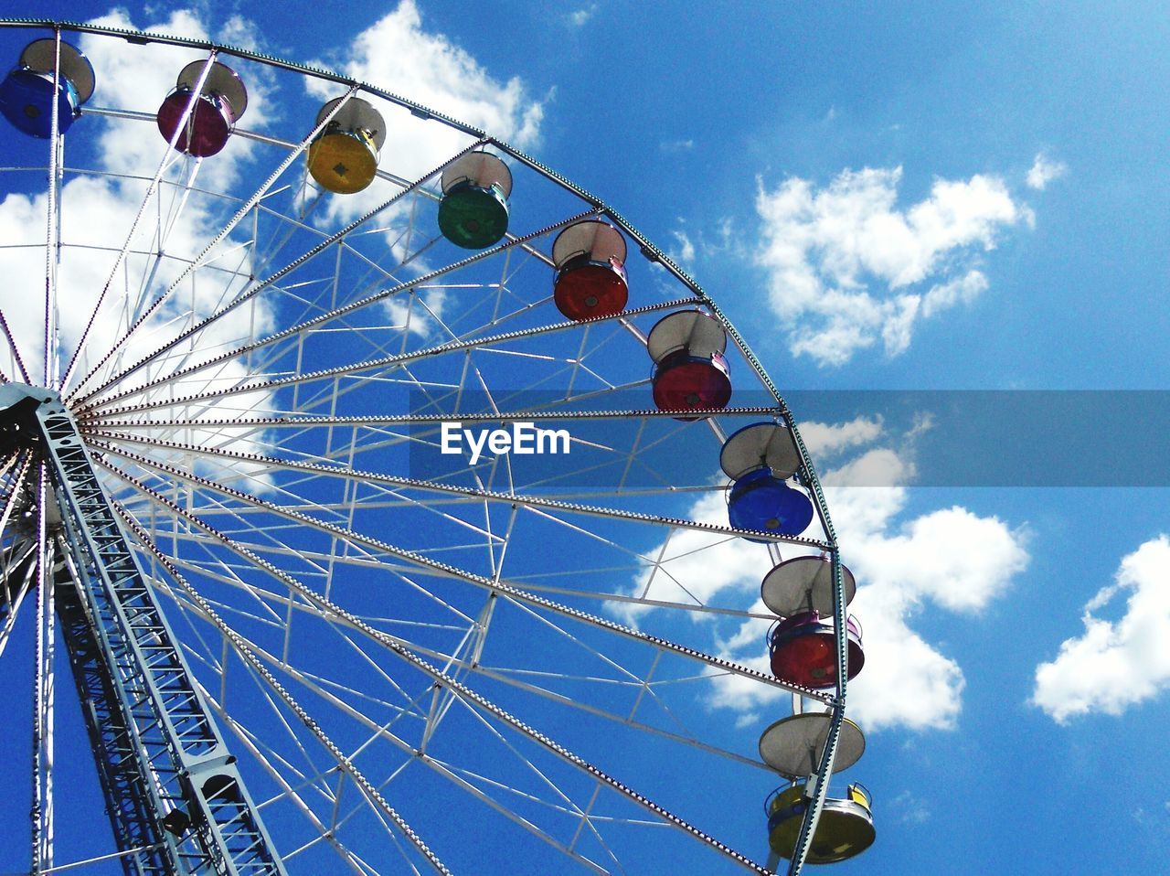 LOW ANGLE VIEW OF FERRIS WHEEL AGAINST SKY