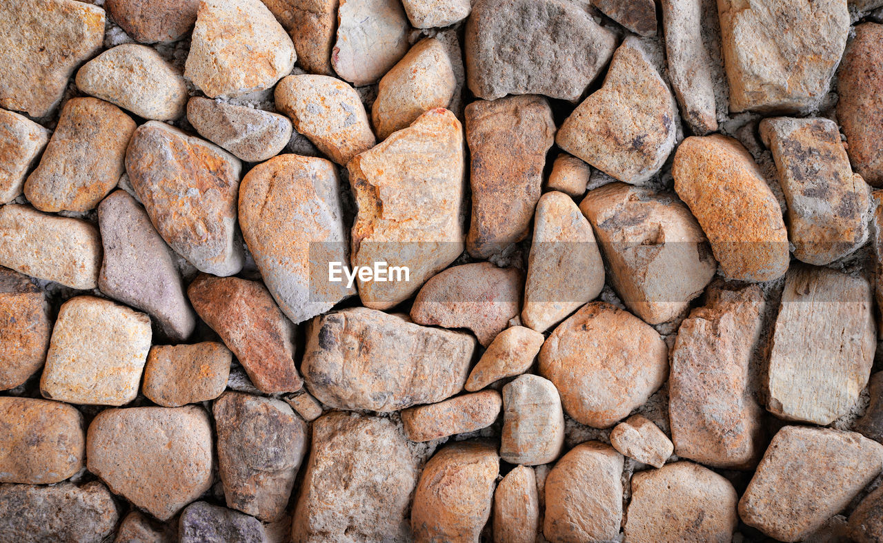 FULL FRAME SHOT OF STONES