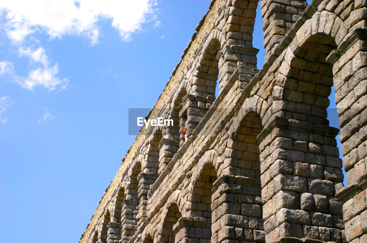 Aqueduct of segovia against sky