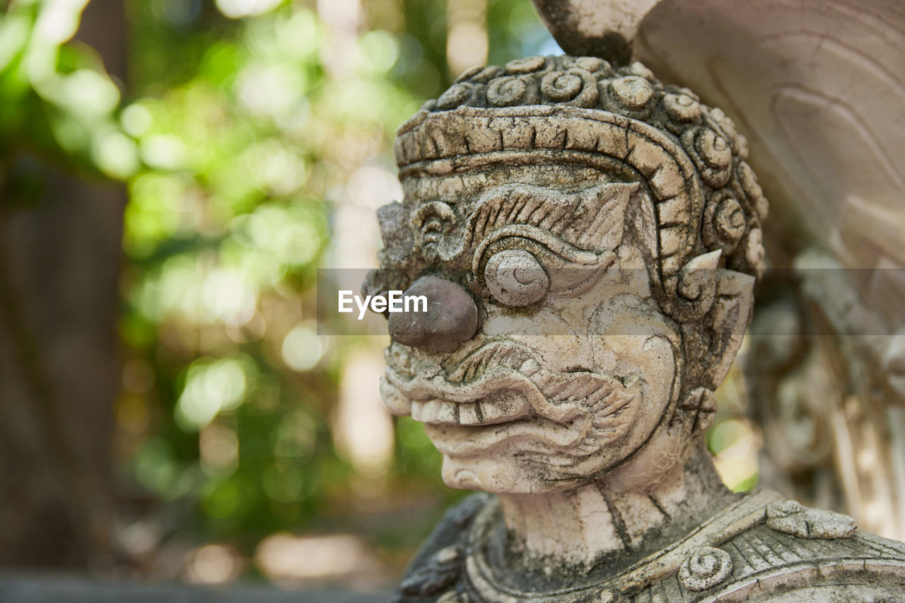 CLOSE-UP OF STATUE OF OLD BUDDHA