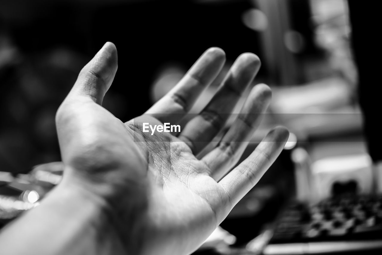 CLOSE-UP OF MAN HAND HOLDING BLURRED MOTION OF HUMAN