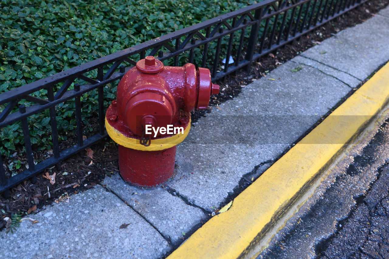 HIGH ANGLE VIEW OF FIRE HYDRANT BY STREET