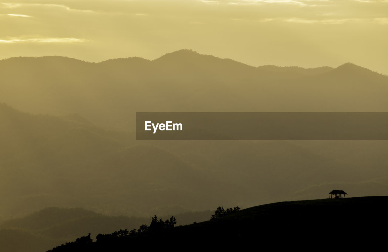 SILHOUETTE MOUNTAIN AGAINST SKY DURING SUNSET