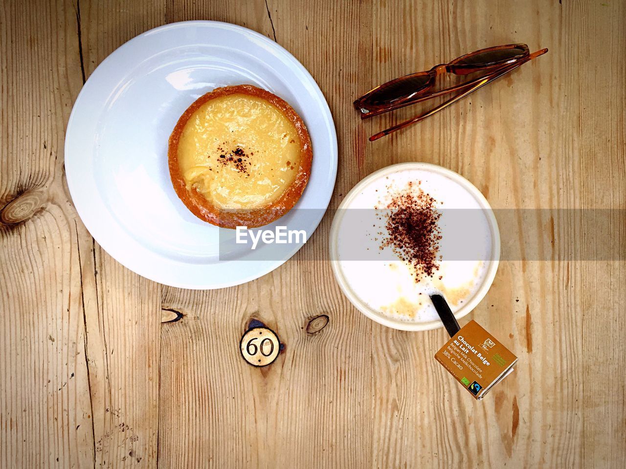 DIRECTLY ABOVE SHOT OF COFFEE CUP AND TABLE