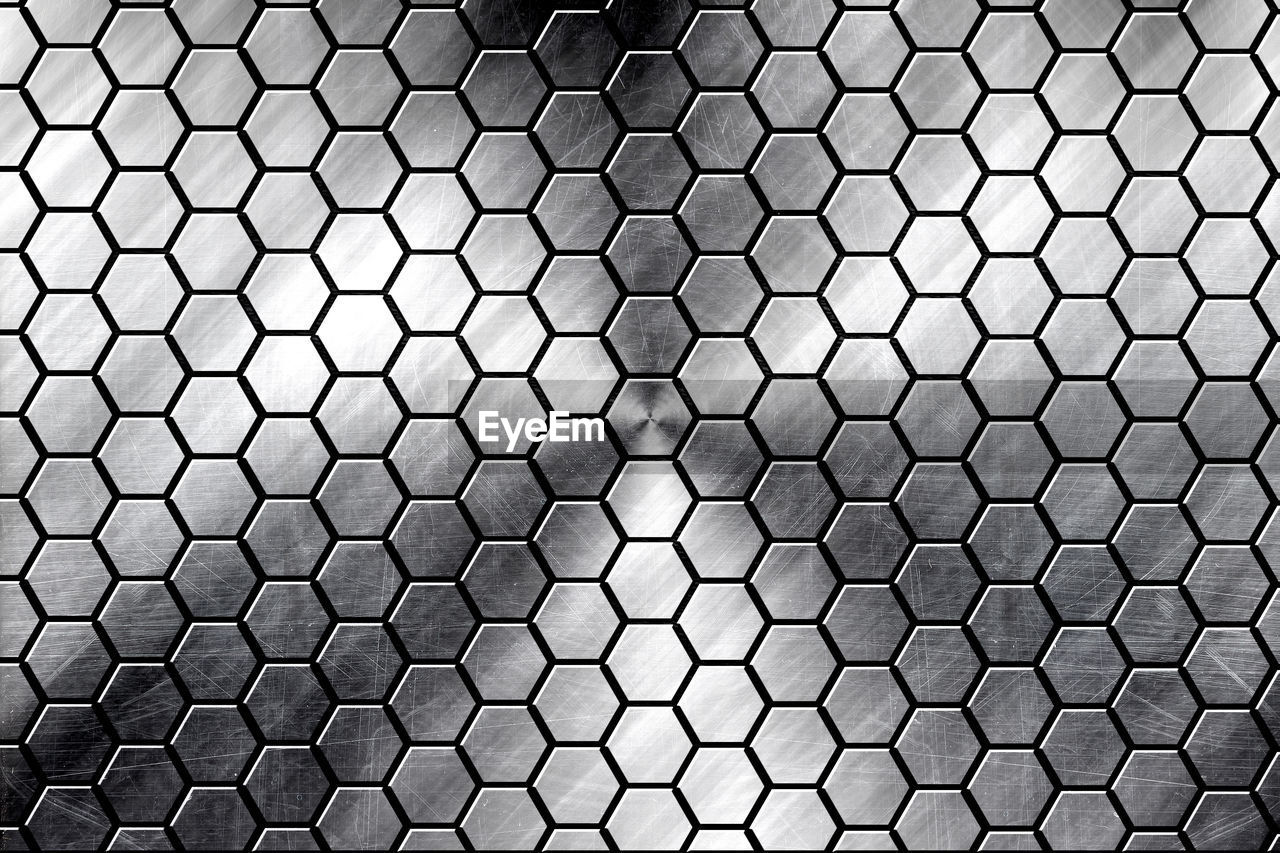 FULL FRAME SHOT OF METAL GRATE