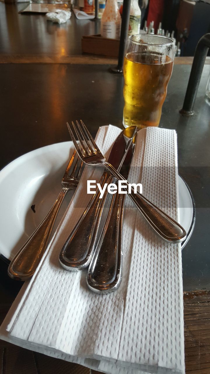 CLOSE-UP OF FOOD ON TABLE