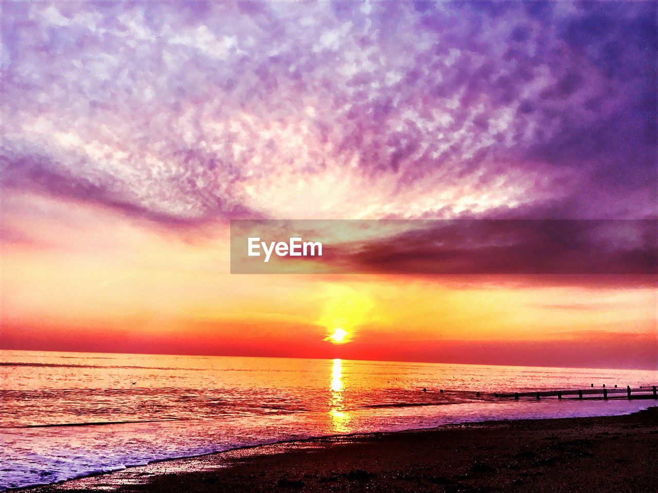 SCENIC VIEW OF SEA AGAINST DRAMATIC SKY