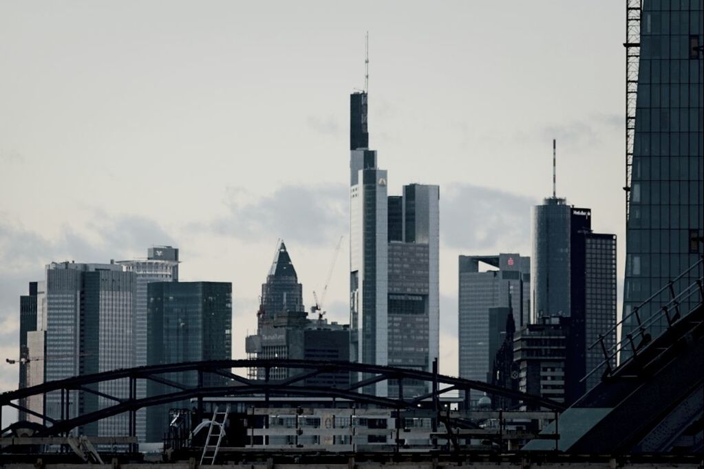 SKYSCRAPERS IN CITY