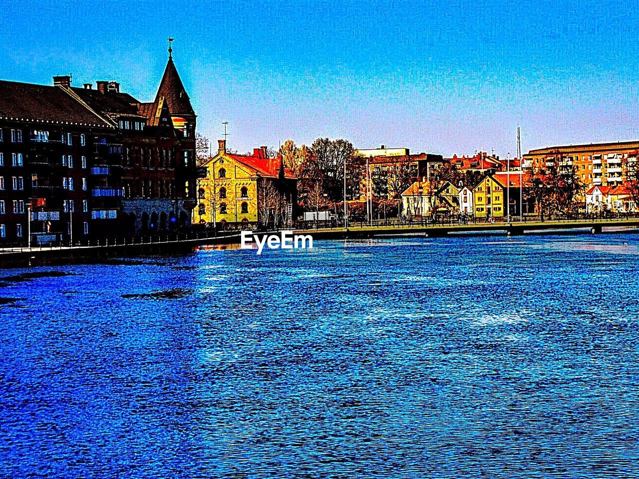 VIEW OF SWIMMING POOL IN RIVER AGAINST BUILDINGS