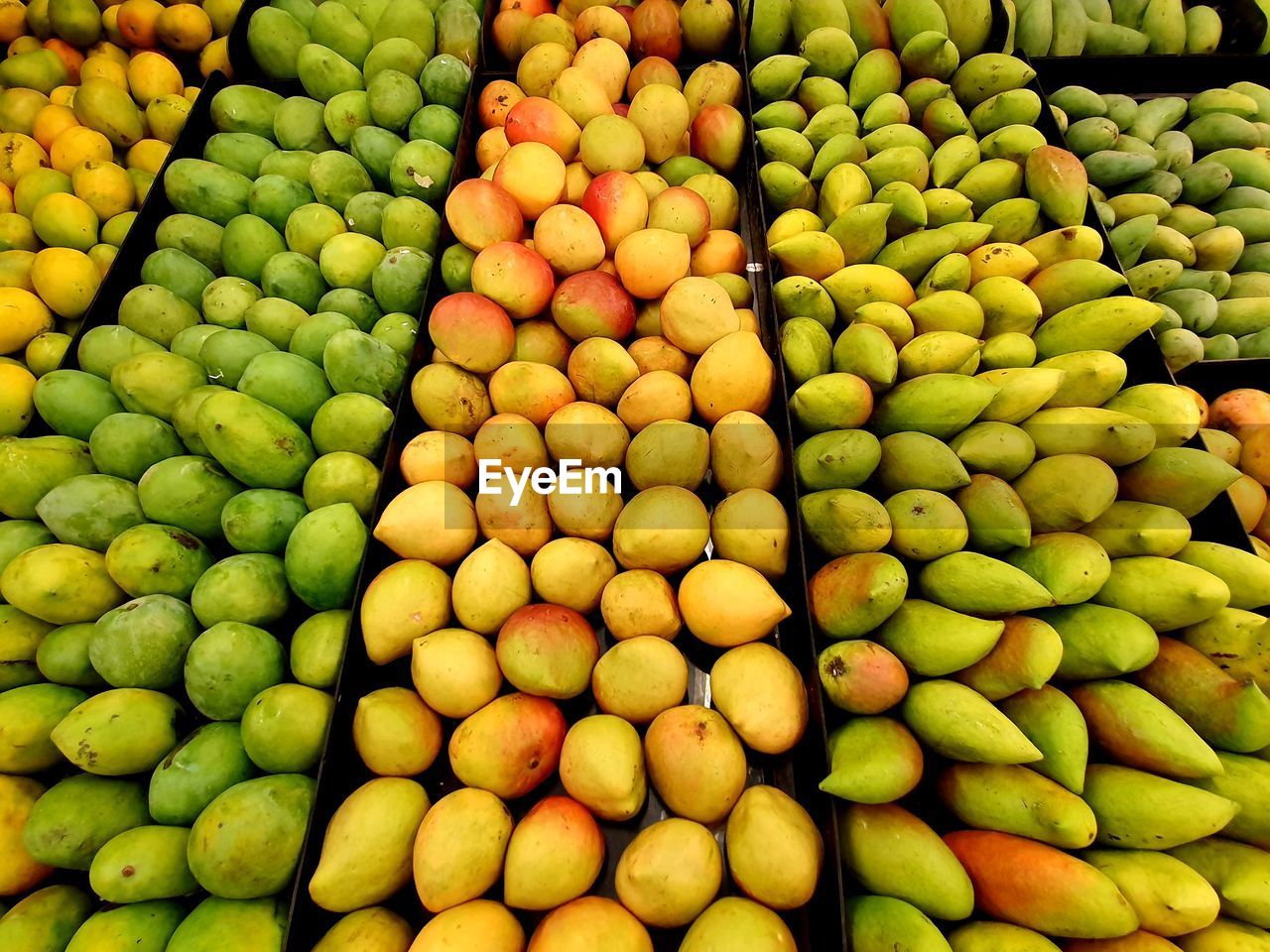 FULL FRAME SHOT OF FRUITS IN MARKET