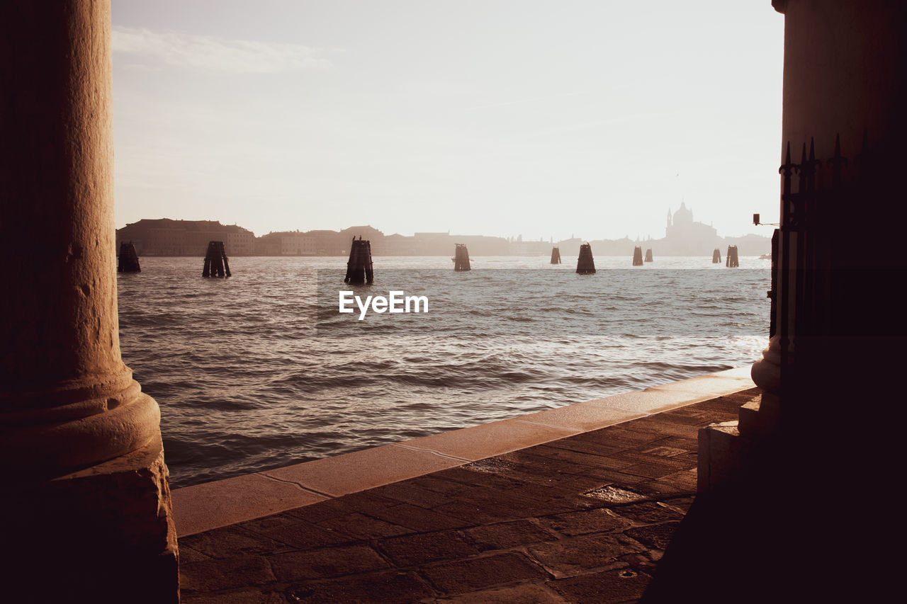 PANORAMIC VIEW OF SEA AGAINST SKY