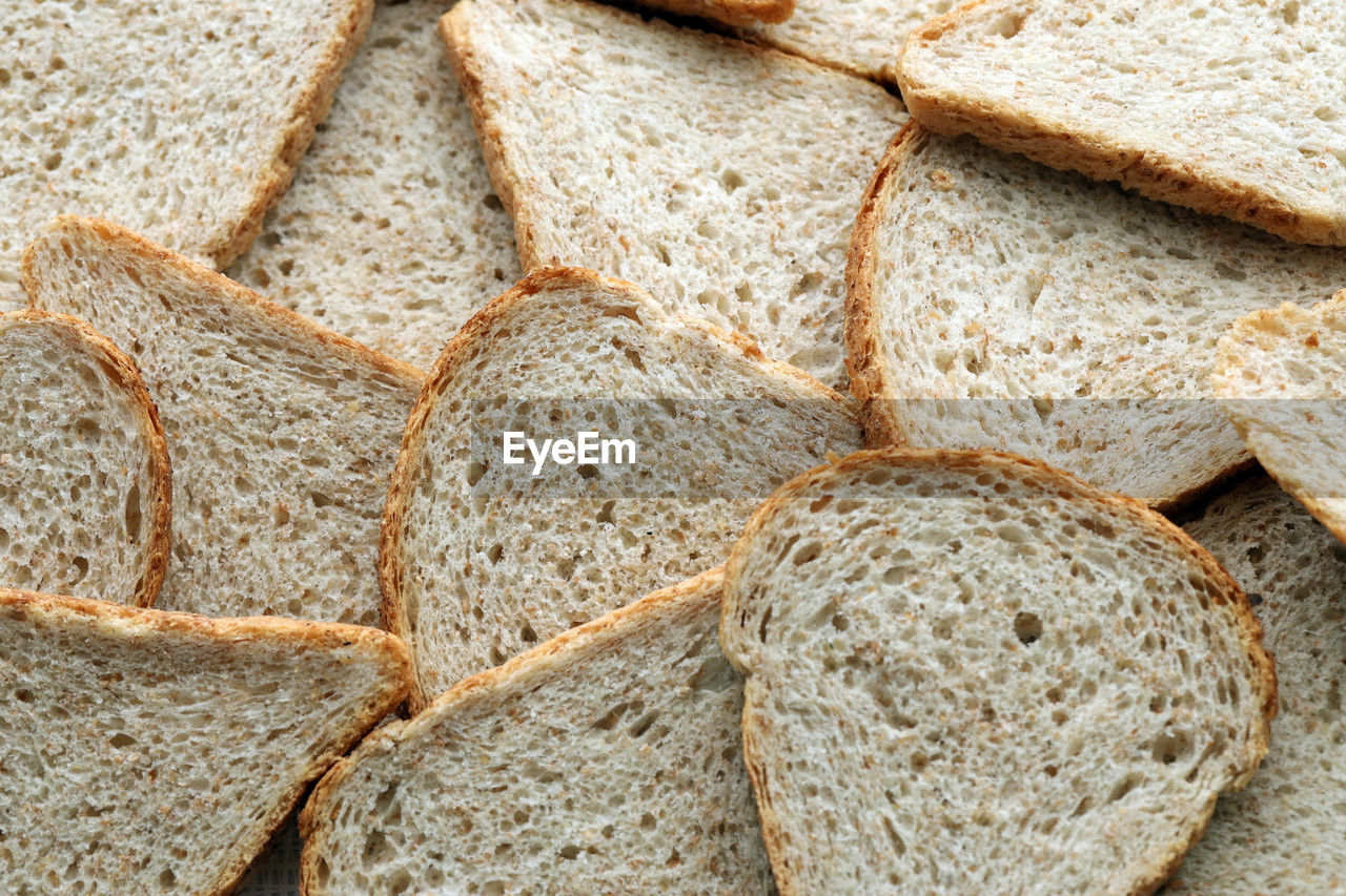 whole grain, food, bread, baked, rye, rye bread, sliced bread, food and drink, full frame, backgrounds, healthy eating, no people, wellbeing, close-up, freshness, brown, brown bread, indoors, textured, pattern, slice
