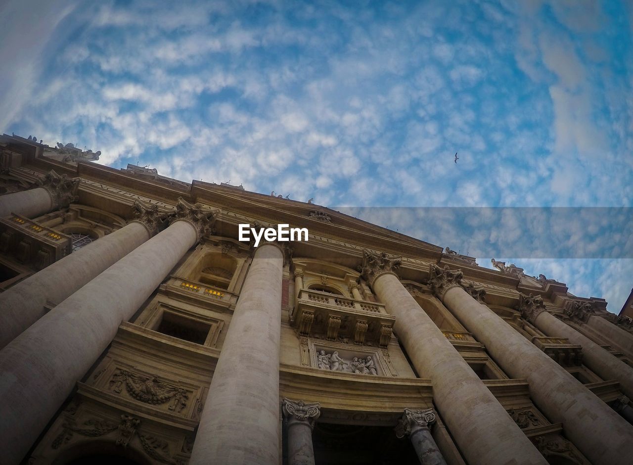 LOW ANGLE VIEW OF HISTORICAL BUILDING AGAINST SKY