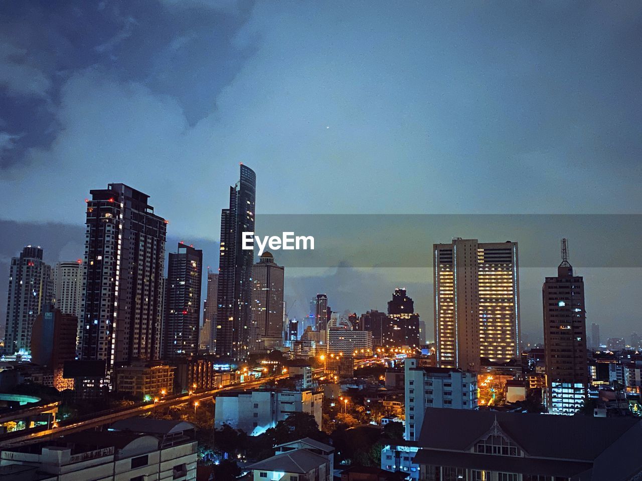 ILLUMINATED CITYSCAPE AGAINST SKY AT NIGHT